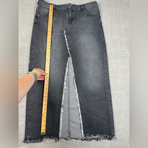 H&M Divded Black Wash V-Front Denim Boho Maxi Midi Skirt Womens Size 12 - Picture 2 of 5